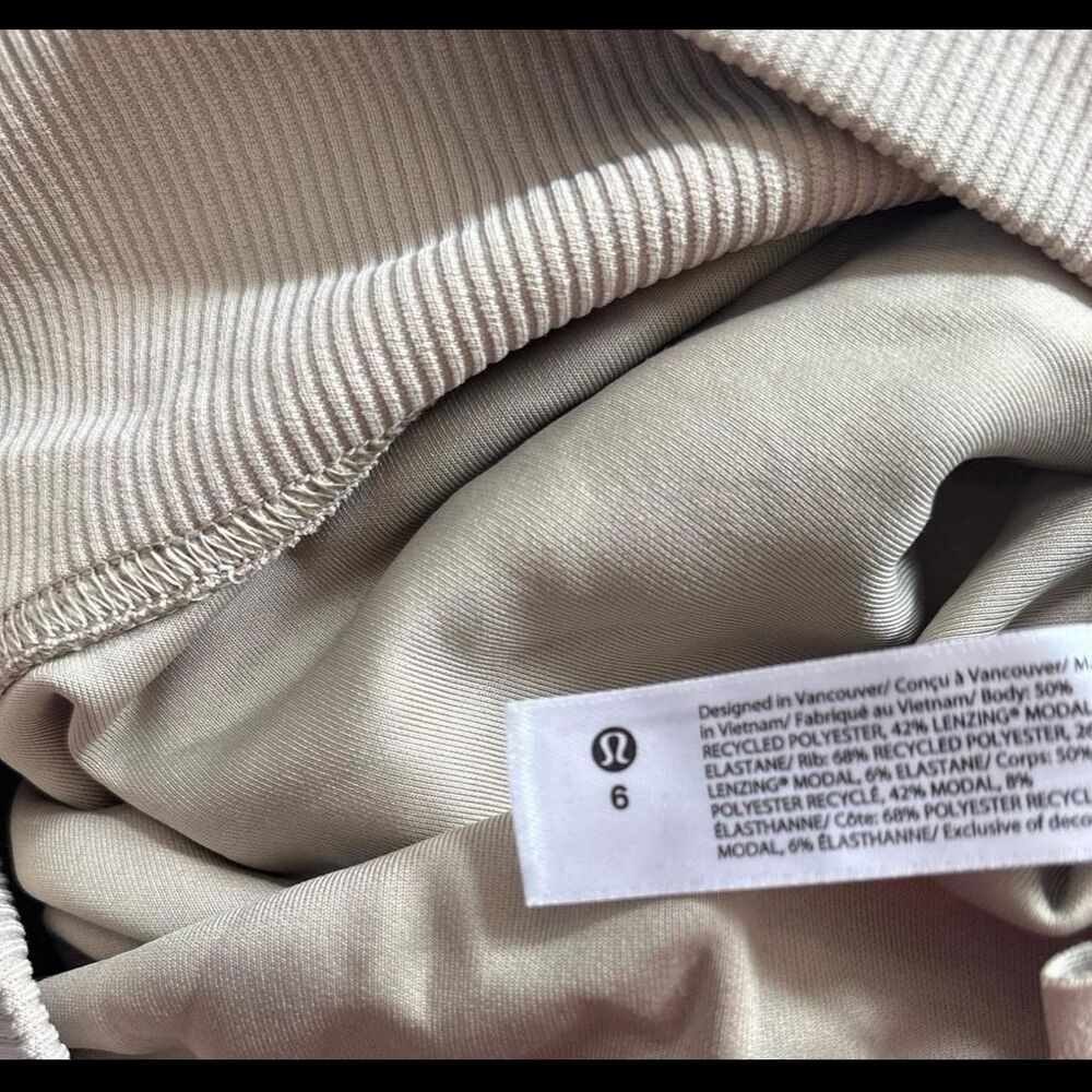 Lululemon Women's Cream and Gold T-shirt